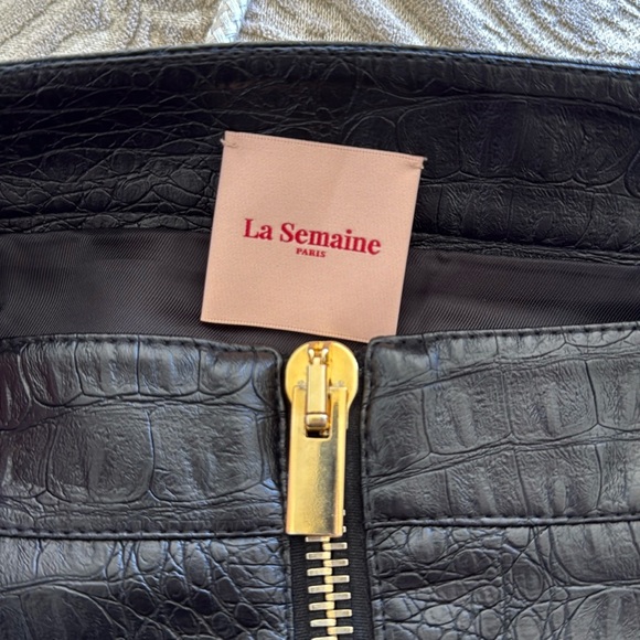 Mini Pencil Skirt for Work Black front Zipper - Picture 6 of 9